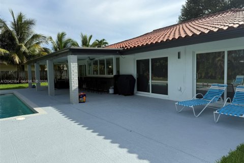 House in Miami, Florida 4 bedrooms, 224.54 sq.m. № 2173050 - photo 6
