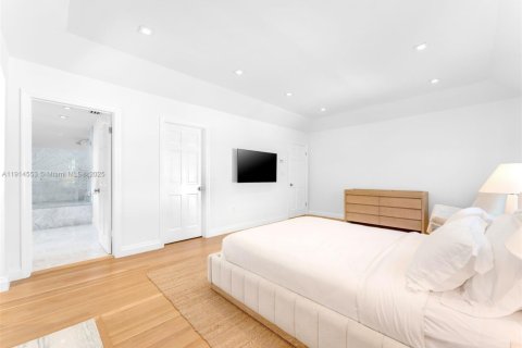 Casa en venta en Miami Beach, Florida, 6 dormitorios, 418.8 m2 № 1969748 - foto 17