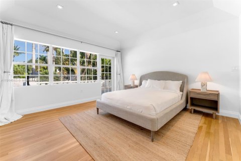 Casa en venta en Miami Beach, Florida, 6 dormitorios, 418.8 m2 № 1969748 - foto 24