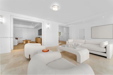 Casa en venta en Miami Beach, Florida, 6 dormitorios, 418.8 m2 № 1969748 - foto 22
