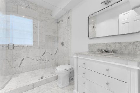 Casa en venta en Miami Beach, Florida, 6 dormitorios, 418.8 m2 № 1969748 - foto 8