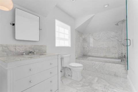 Casa en venta en Miami Beach, Florida, 6 dormitorios, 418.8 m2 № 1969748 - foto 9