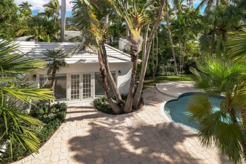 Casa en venta en Miami Beach, Florida, 6 dormitorios, 418.8 m2 № 1969748 - foto 13