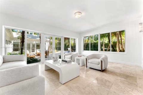 Casa en venta en Miami Beach, Florida, 6 dormitorios, 418.8 m2 № 1969748 - foto 26