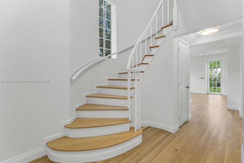 Casa en venta en Miami Beach, Florida, 6 dormitorios, 418.8 m2 № 1969748 - foto 4