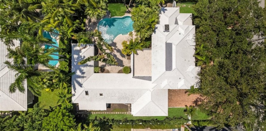 Casa en Miami Beach, Florida 6 dormitorios, 418.8 m2 № 1969748