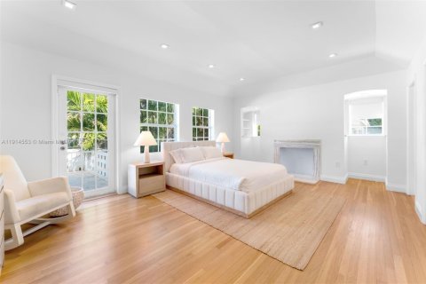 Casa en venta en Miami Beach, Florida, 6 dormitorios, 418.8 m2 № 1969748 - foto 27