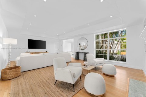 Casa en venta en Miami Beach, Florida, 6 dormitorios, 418.8 m2 № 1969748 - foto 21