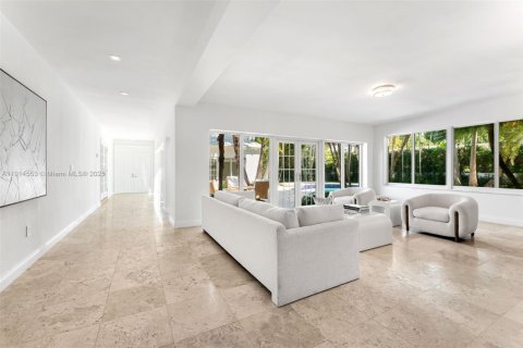 Casa en venta en Miami Beach, Florida, 6 dormitorios, 418.8 m2 № 1969748 - foto 23