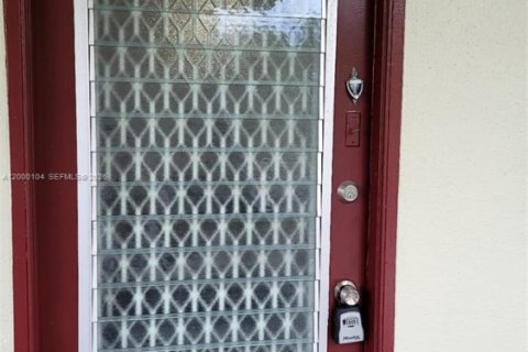 Condo in Pembroke Pines, Florida, 1 bedroom  № 2064707 - photo 5