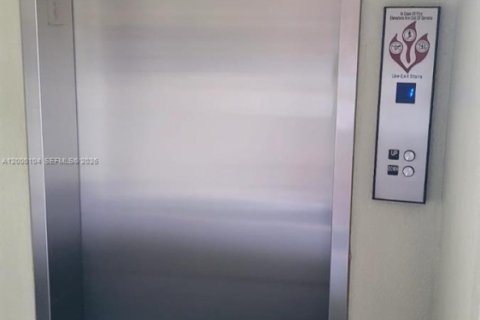 Condo in Pembroke Pines, Florida, 1 bedroom  № 2064707 - photo 19