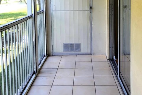 Condo in Pembroke Pines, Florida, 1 bedroom  № 2064707 - photo 10