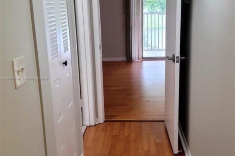 Condo in Pembroke Pines, Florida, 1 bedroom  № 2064707 - photo 16