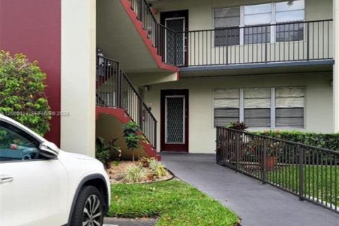 Condo in Pembroke Pines, Florida, 1 bedroom  № 2064707