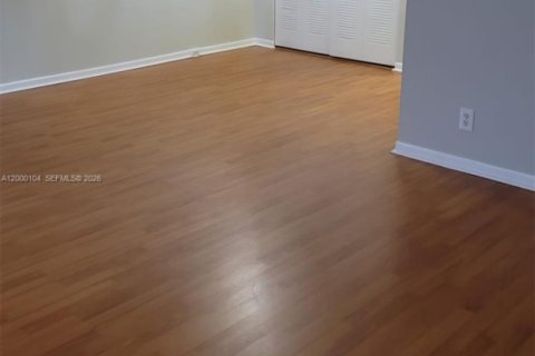 Condo in Pembroke Pines, Florida, 1 bedroom  № 2064707 - photo 7