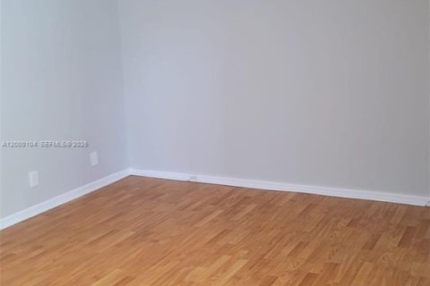 Condo in Pembroke Pines, Florida, 1 bedroom  № 2064707 - photo 17