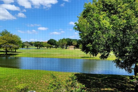Condo in Pembroke Pines, Florida, 1 bedroom  № 2064707 - photo 3