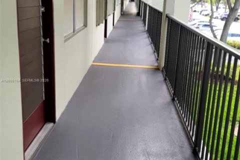 Condo in Pembroke Pines, Florida, 1 bedroom  № 2064707 - photo 4