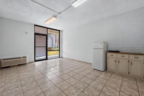Condo in Orlando, Florida, 1 bedroom  № 2206543 - photo 5