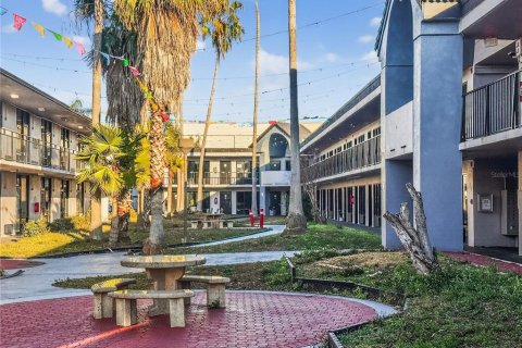Condo in Orlando, Florida, 1 bedroom  № 2206543 - photo 2