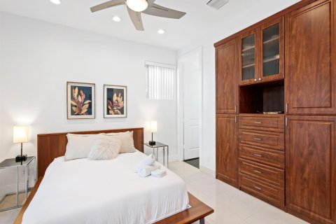 House in Fort Lauderdale, Florida 5 bedrooms, 211.63 sq.m. № 2158179 - photo 9