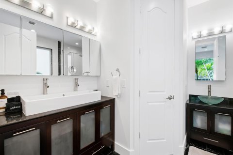 House in Fort Lauderdale, Florida 5 bedrooms, 211.63 sq.m. № 2158179 - photo 11