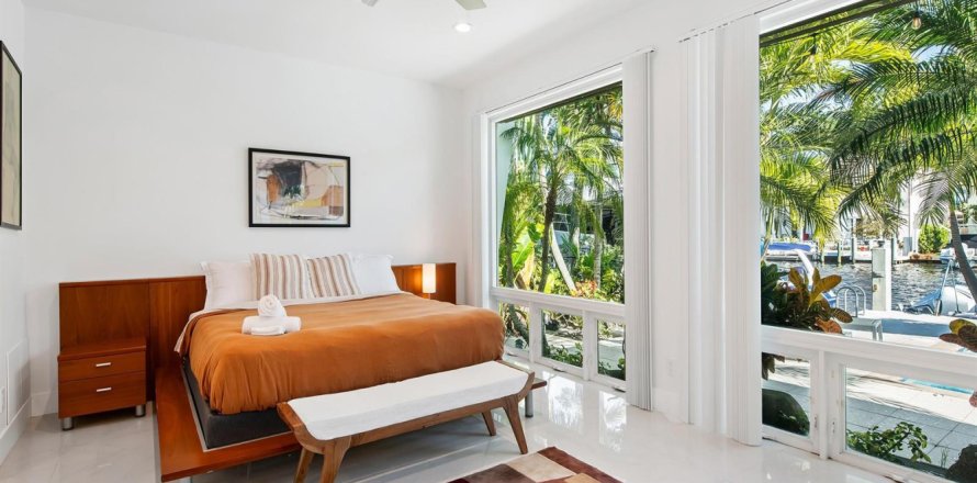 House in Fort Lauderdale, Florida 5 bedrooms, 211.63 sq.m. № 2158179