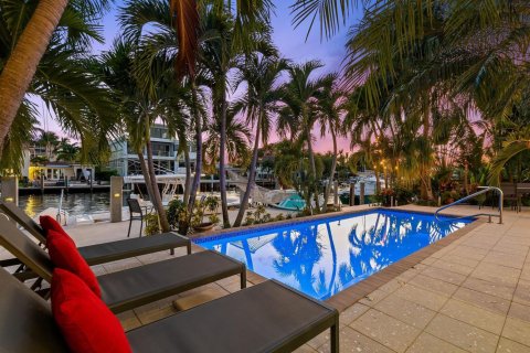 House in Fort Lauderdale, Florida 5 bedrooms, 211.63 sq.m. № 2158179 - photo 2