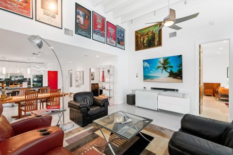 House in Fort Lauderdale, Florida 5 bedrooms, 211.63 sq.m. № 2158179 - photo 3