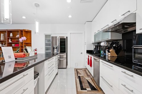 House in Fort Lauderdale, Florida 5 bedrooms, 211.63 sq.m. № 2158179 - photo 4
