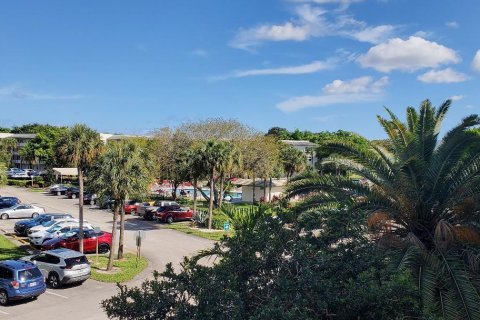 Condo in Coconut Creek, Florida, 1 bedroom  № 2083381 - photo 15