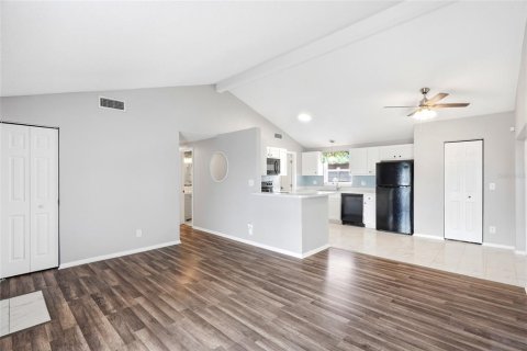 Villa ou maison à vendre à Tampa, Floride: 3 chambres, 97.55 m2 № 2223753 - photo 5