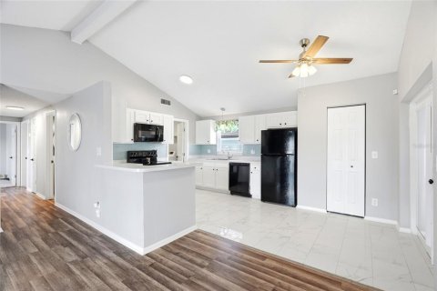 Villa ou maison à vendre à Tampa, Floride: 3 chambres, 97.55 m2 № 2223753 - photo 8
