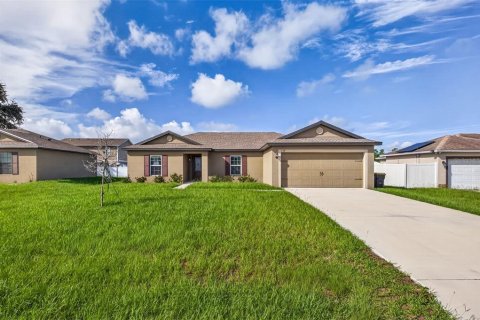 House in Poinciana, Florida 3 bedrooms, 176.33 sq.m. № 2291057