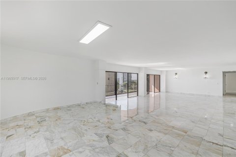 Condominio en alquiler en Miami, Florida, 2 dormitorios, 215.53 m2 № 2026361 - foto 29