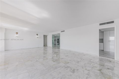 Condominio en alquiler en Miami, Florida, 2 dormitorios, 215.53 m2 № 2026361 - foto 11
