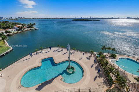 Condominio en alquiler en Miami, Florida, 2 dormitorios, 215.53 m2 № 2026361 - foto 24
