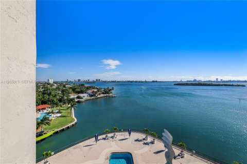 Condominio en alquiler en Miami, Florida, 2 dormitorios, 215.53 m2 № 2026361 - foto 22