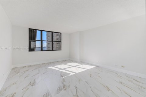 Condominio en alquiler en Miami, Florida, 2 dormitorios, 215.53 m2 № 2026361 - foto 30
