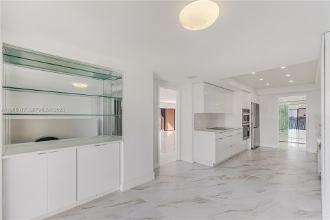 Condominio en alquiler en Miami, Florida, 2 dormitorios, 215.53 m2 № 2026361 - foto 15