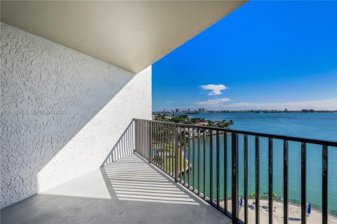 Condominio en alquiler en Miami, Florida, 2 dormitorios, 215.53 m2 № 2026361 - foto 21