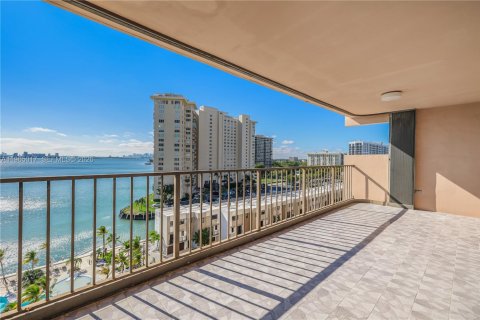 Condominio en alquiler en Miami, Florida, 2 dormitorios, 215.53 m2 № 2026361 - foto 6