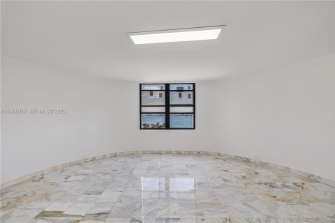Condominio en alquiler en Miami, Florida, 2 dormitorios, 215.53 m2 № 2026361 - foto 26