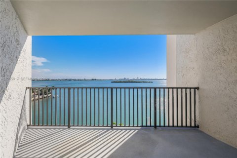 Condominio en alquiler en Miami, Florida, 2 dormitorios, 215.53 m2 № 2026361 - foto 20