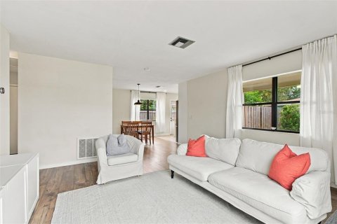 House in Clearwater, Florida 2 bedrooms, 89.19 sq.m. № 2403602 - photo 5