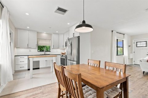 House in Clearwater, Florida 2 bedrooms, 89.19 sq.m. № 2403602 - photo 10