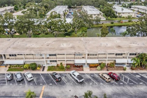 Condo in Kenneth City, Florida, 2 bedrooms № 2097635 - photo 3