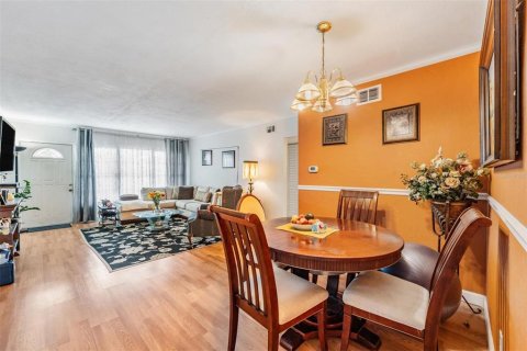 Condo in Kenneth City, Florida, 2 bedrooms № 2097635 - photo 9