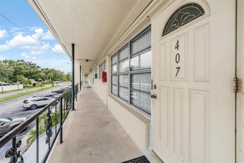 Condo in Kenneth City, Florida, 2 bedrooms № 2097635 - photo 4