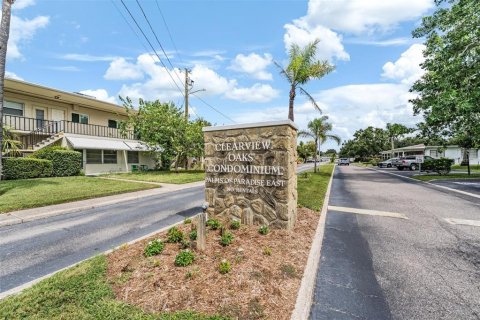 Condo in Kenneth City, Florida, 2 bedrooms № 2097635 - photo 23